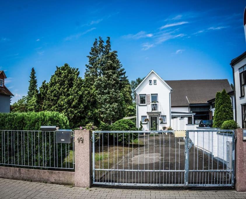 Schoenes Haus Mit Grossem Garten Seligenstadt Exterior foto